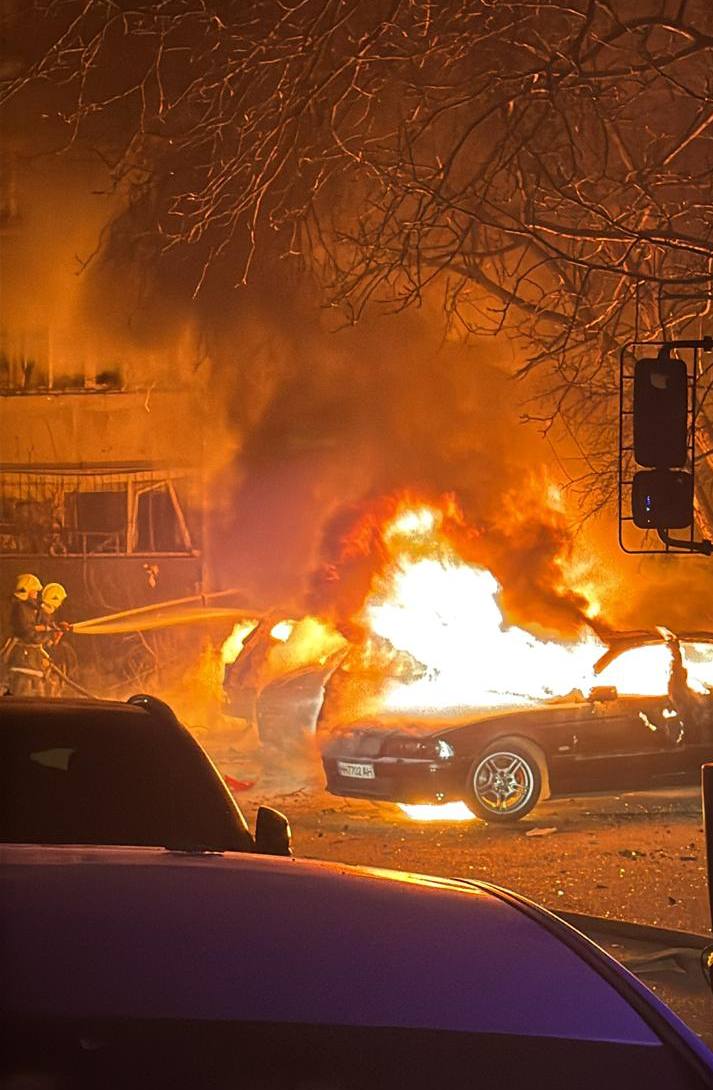 Нічна атака РФ: в Одесі пошкоджена інфраструктура та житлові будинки, серед постраждалих троє дітей (оновлено) Нічна атака РФ: в Одесі пошкоджена інфраструктура та житлові будинки, серед постраждалих троє дітей (оновлено)