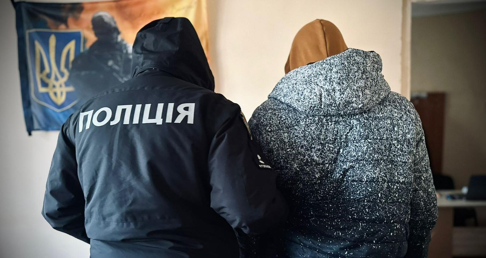 В Одесі чоловік стріляв з пістолета у дворі та побив жінку