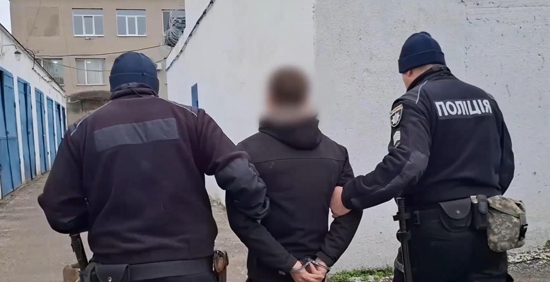 На Одещині затримали грабіжників, які напали на підлітка й жінок На Одещині затримали грабіжників, які напали на підлітка й жінок