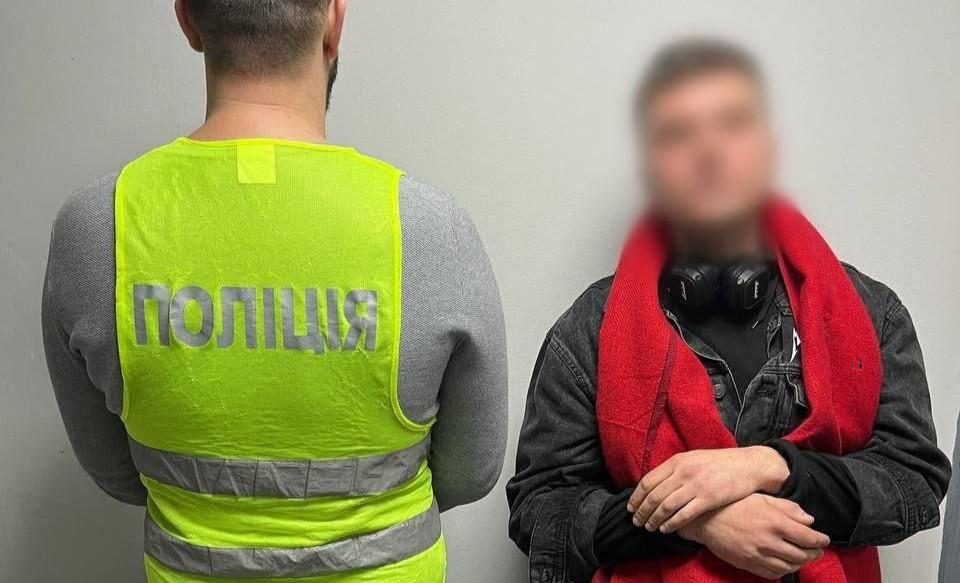 Планував втекти до Одеси: підозрюваного у вбивстві чоловіка затримали на столичному вокзалі