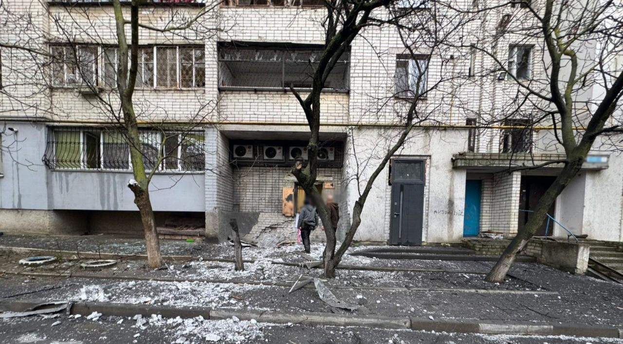 Один человек погиб и восемь ранены из-за российских ударов по Херсонской области Один человек погиб и восемь ранены из-за российских ударов по Херсонской области