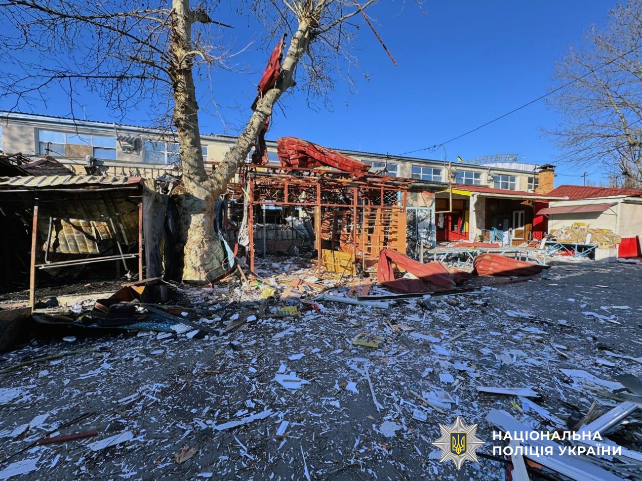 На Херсонщині внаслідок російських обстрілів поранено одного цивільного та поліцейського