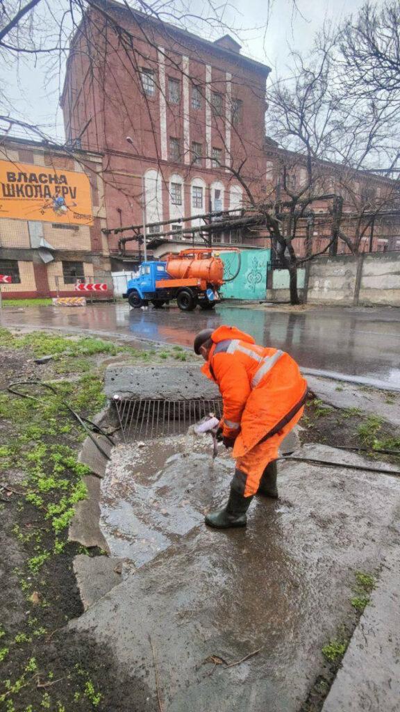 В Одесі зафіксовані часткові підтоплення через затяжну зливу