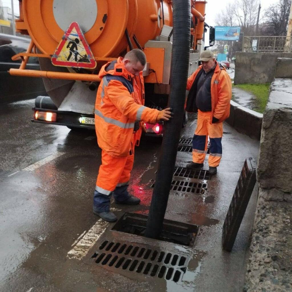 В Одесі зафіксовані часткові підтоплення через затяжну зливу
