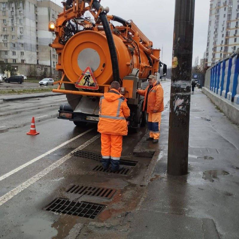 В Одесі зафіксовані часткові підтоплення через затяжну зливу