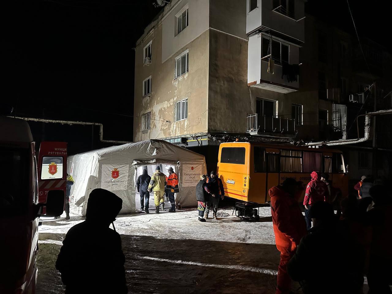 Из-за вражеской атаки по Одессе пострадали люди, повреждены дома и инфраструктура