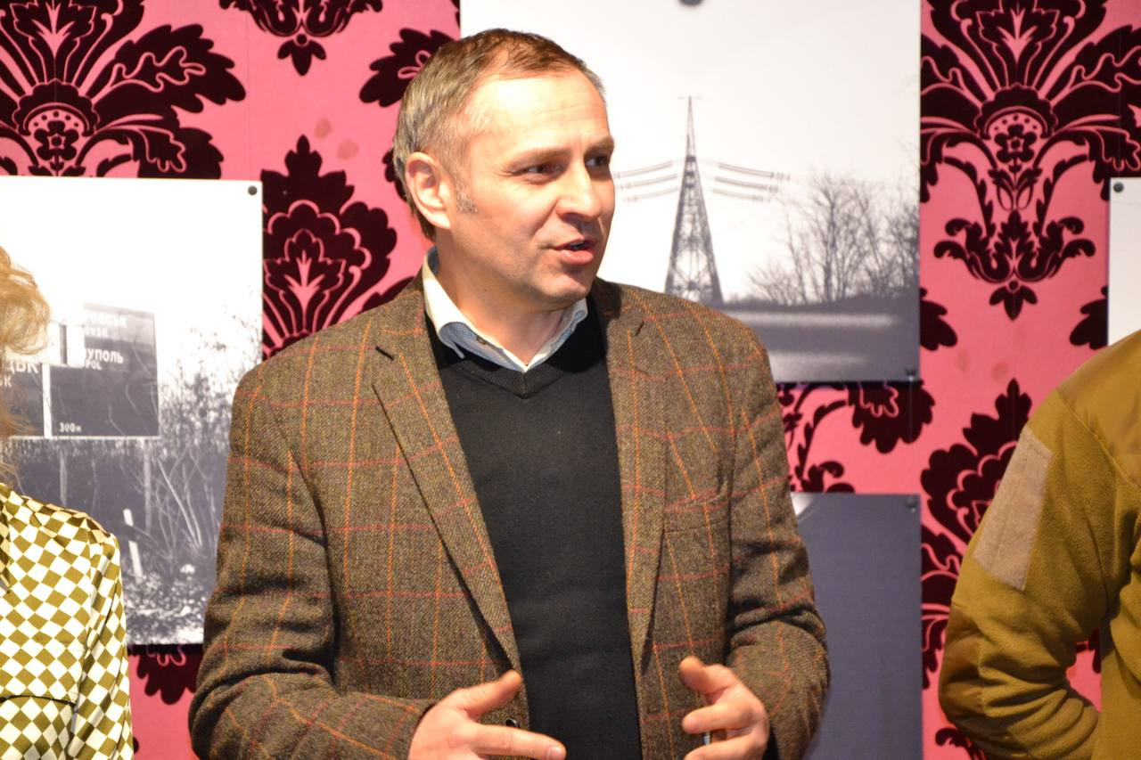 «Место пассажира»: в Одессе проходит благотворительная выставка фотографий из прифронтовой Донецкой области