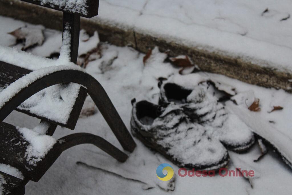 Зимовий день в Одесі: симфонія генераторів, засніжені вулиці та останні святкові ялинки