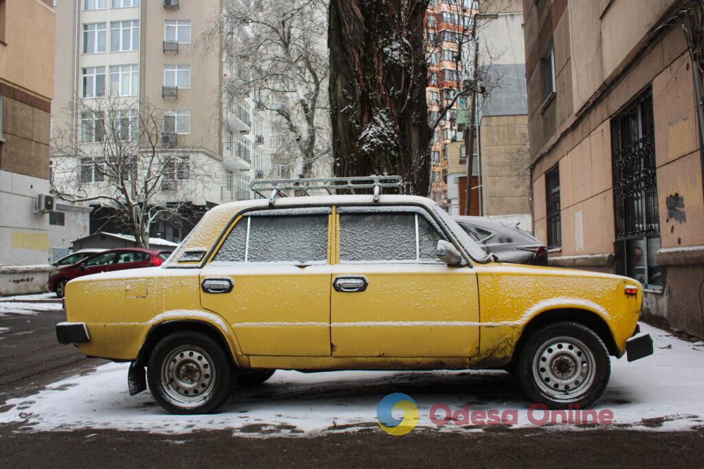 Зимовий день в Одесі: симфонія генераторів, засніжені вулиці та останні святкові ялинки
