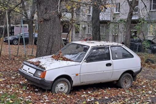 Розшукуються власники покинутих у Київському районі Одеси авто