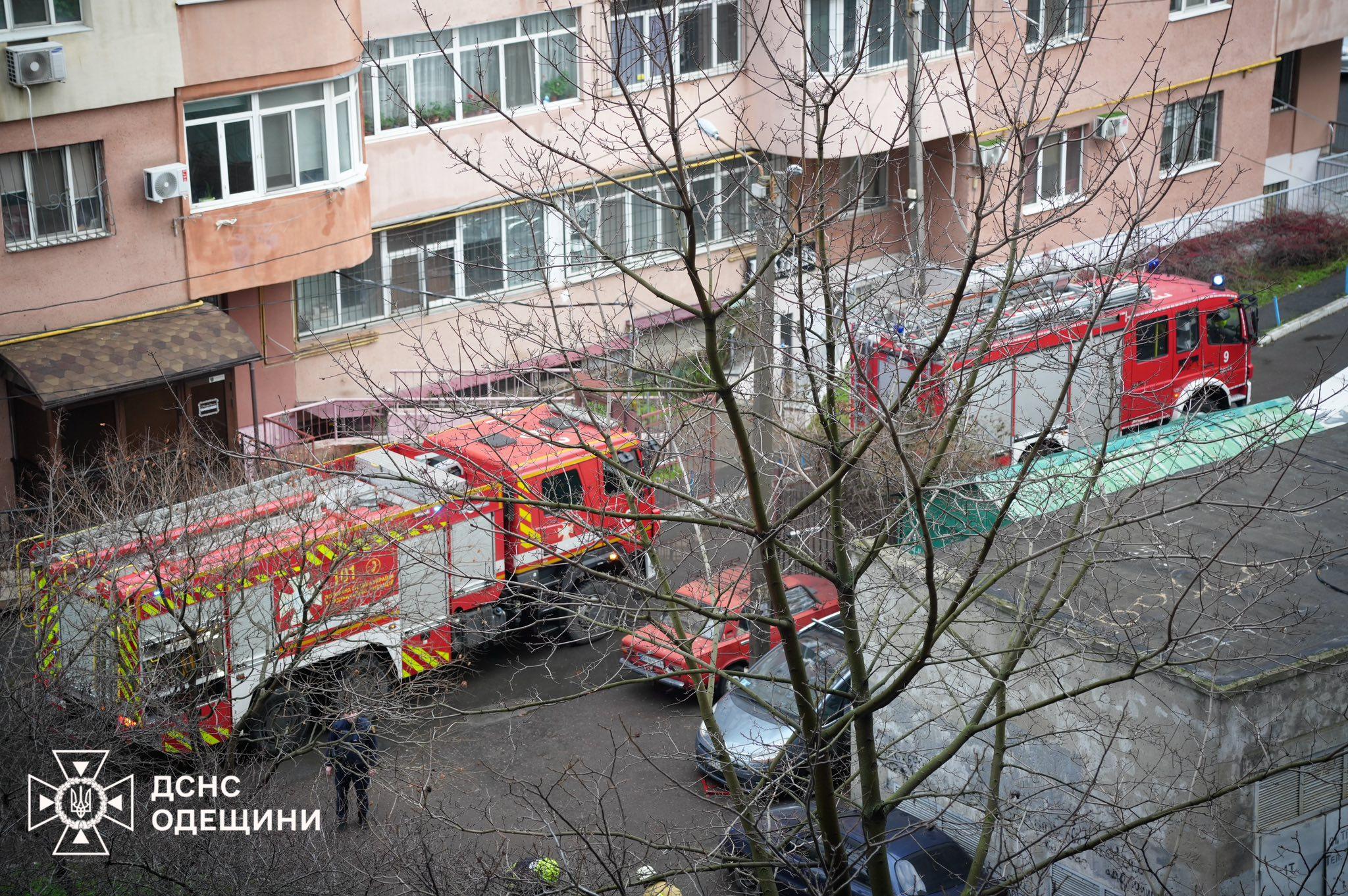 В одеській 17-поверхівці гасили пожежу (фото) В одеській 17-поверхівці гасили пожежу (фото)