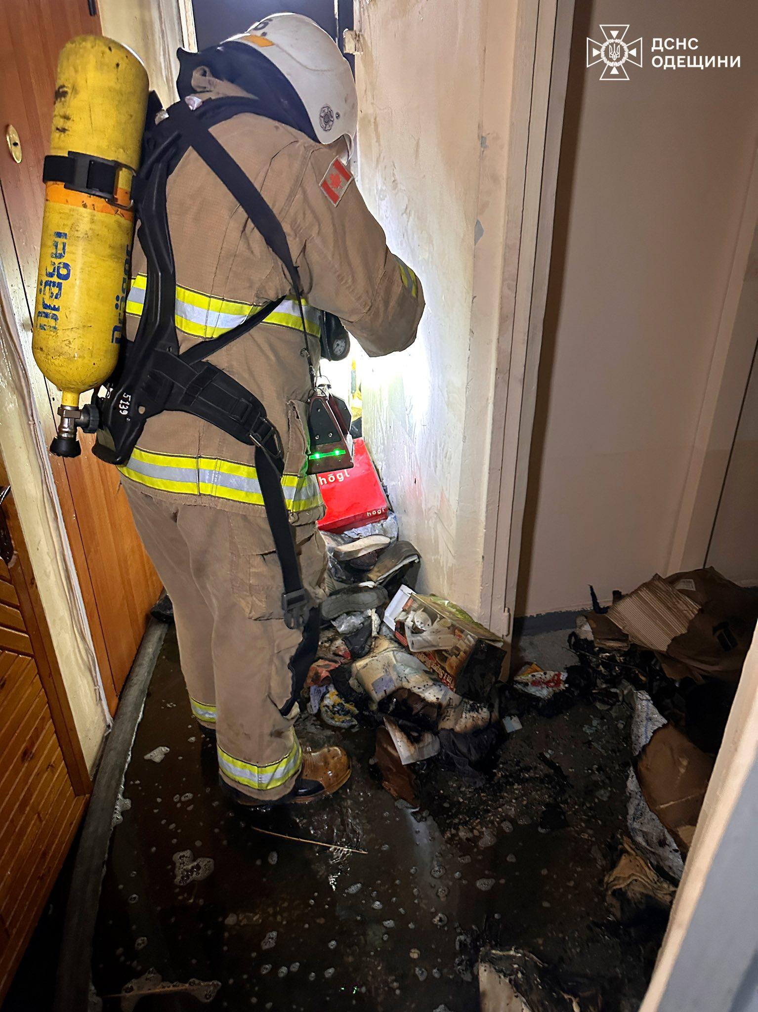 В одеській 17-поверхівці гасили пожежу (фото) В одеській 17-поверхівці гасили пожежу (фото)