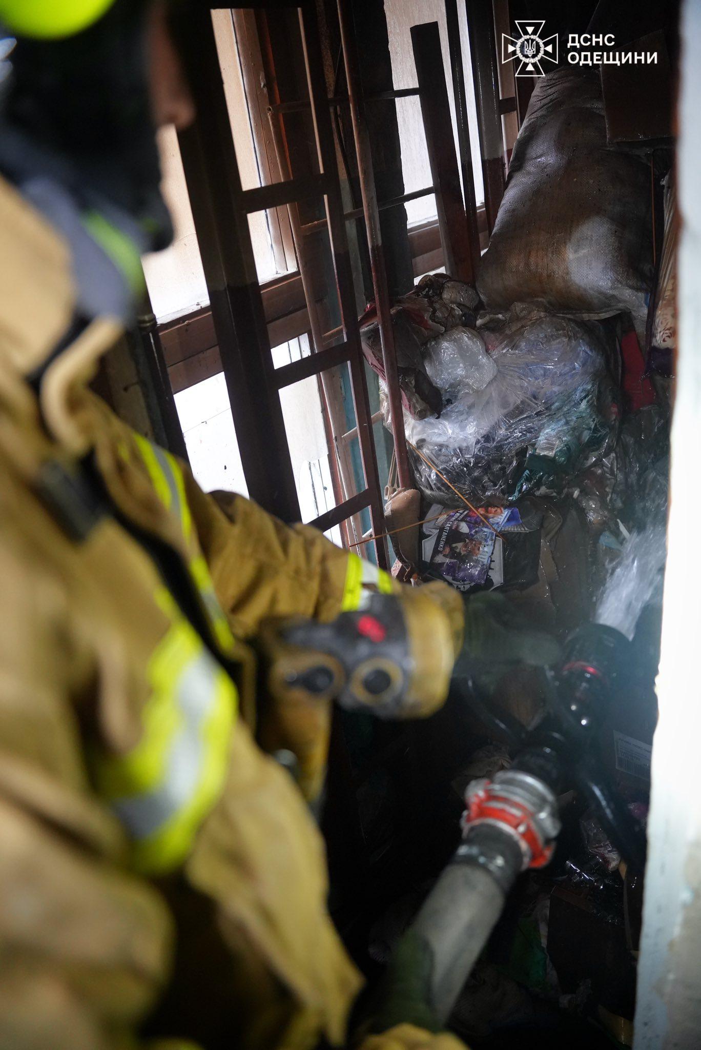 В одеській 17-поверхівці гасили пожежу (фото) В одеській 17-поверхівці гасили пожежу (фото)