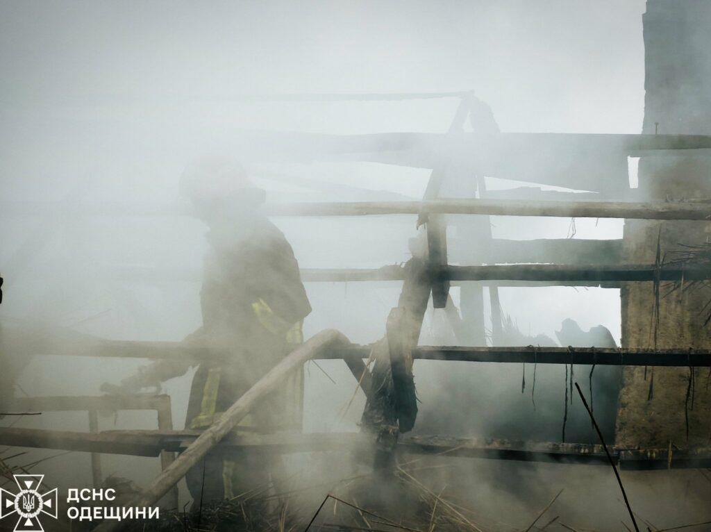 На Одещині через коротке замикання ледь не згорів будинок