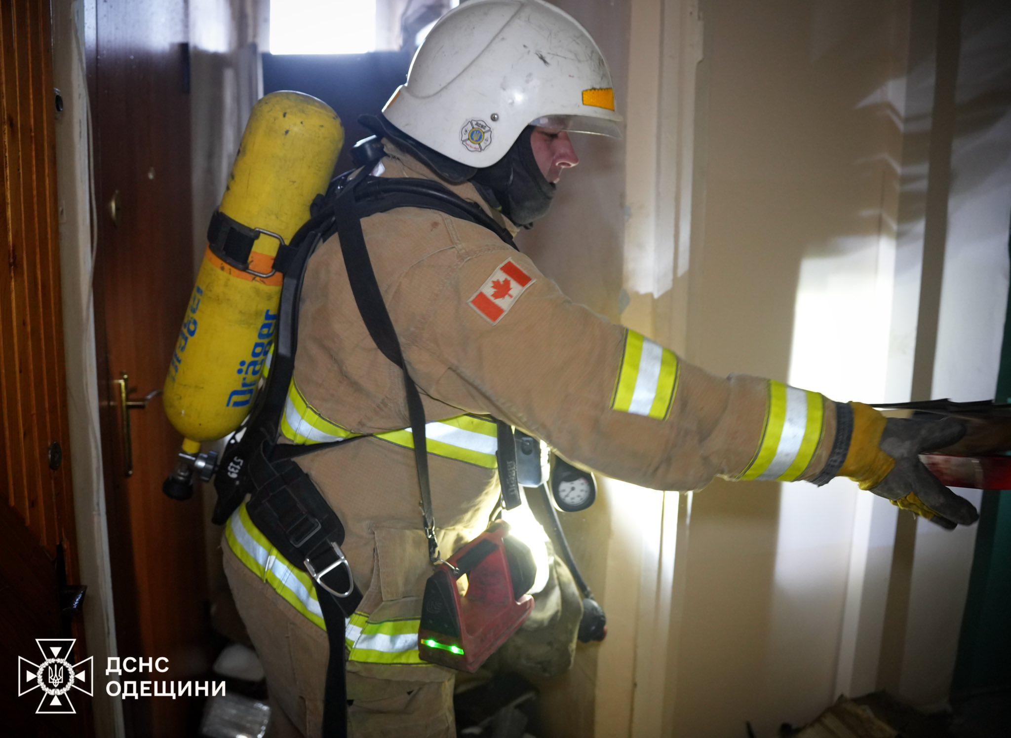 В одеській 17-поверхівці гасили пожежу (фото) В одеській 17-поверхівці гасили пожежу (фото)