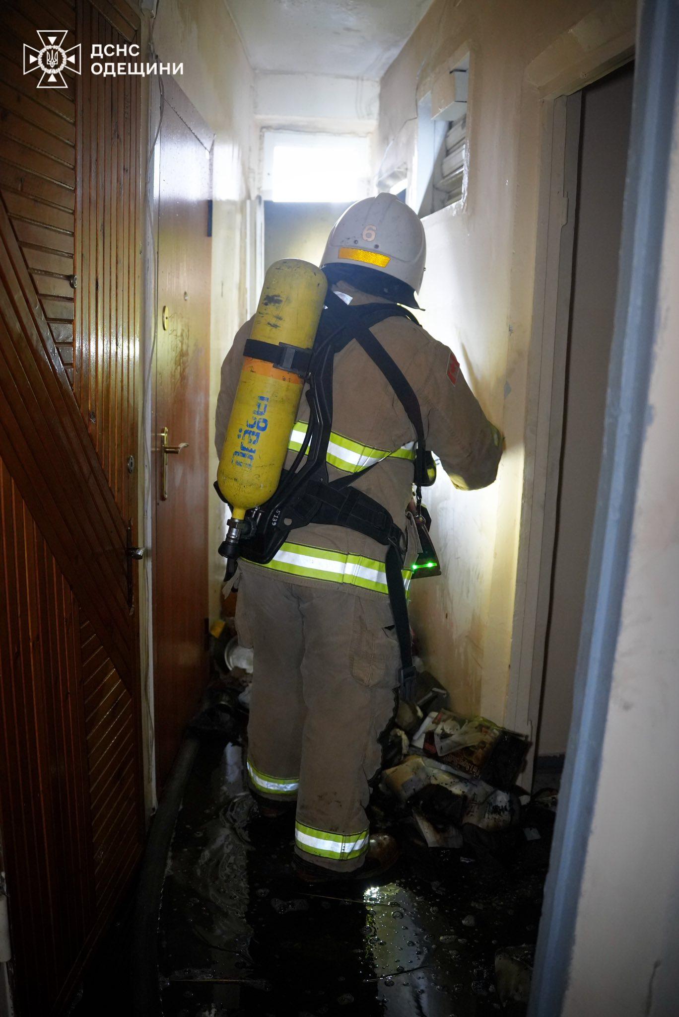 В одеській 17-поверхівці гасили пожежу (фото) В одеській 17-поверхівці гасили пожежу (фото)