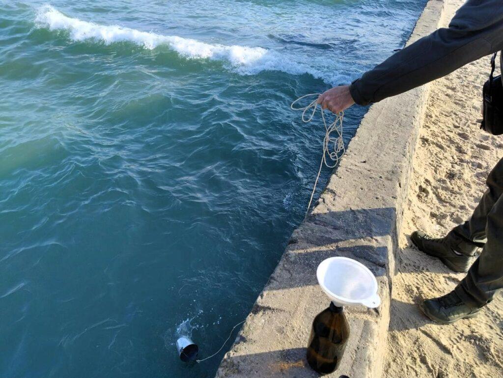 Екологи перевірили узбережжя Одеси на наявність нафтопродуктів Екологи перевірили узбережжя Одеси на наявність нафтопродуктів