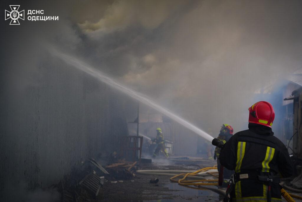 Масштабна пожежа на околиці Одеси: вогонь гасили понад 60 рятувальників