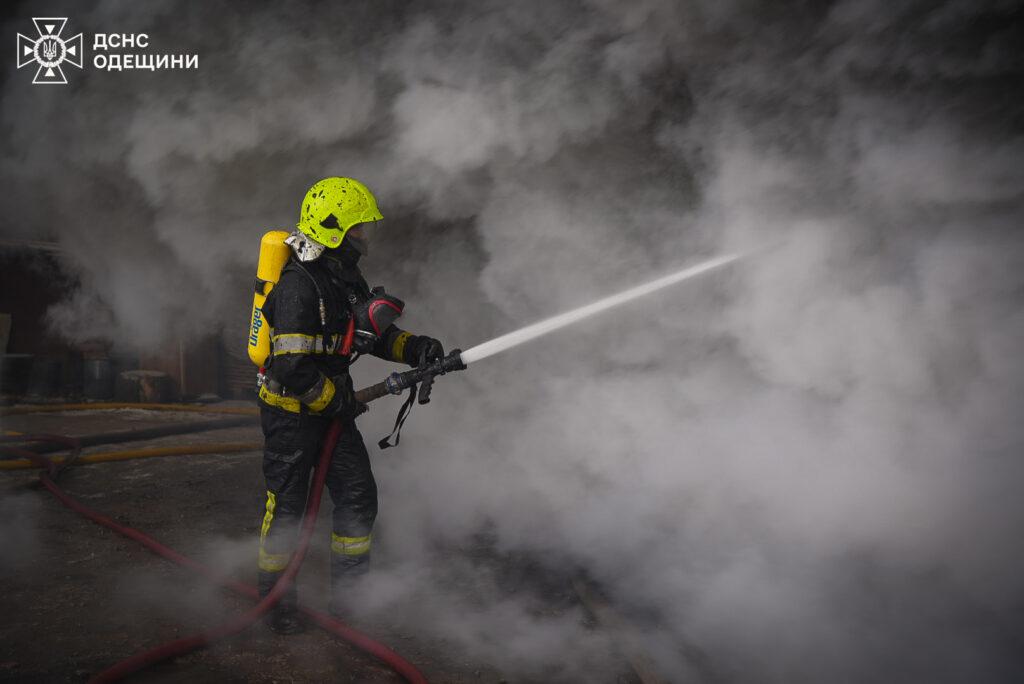 Масштабна пожежа на околиці Одеси: вогонь гасили понад 60 рятувальників