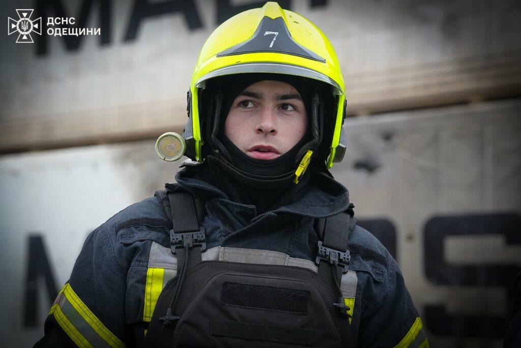 Обличчя відваги: як працюють одеські рятувальники під загрозою повторних ударів