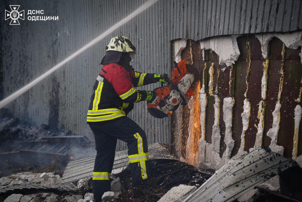 Масштабна пожежа на околиці Одеси: вогонь гасили понад 60 рятувальників