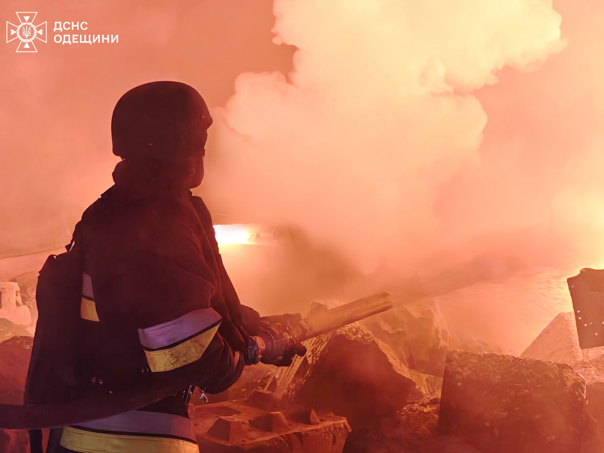 Через атаку РФ по півдню Одещини на обʼєкті енергетичної інфраструктури виникла пожежа