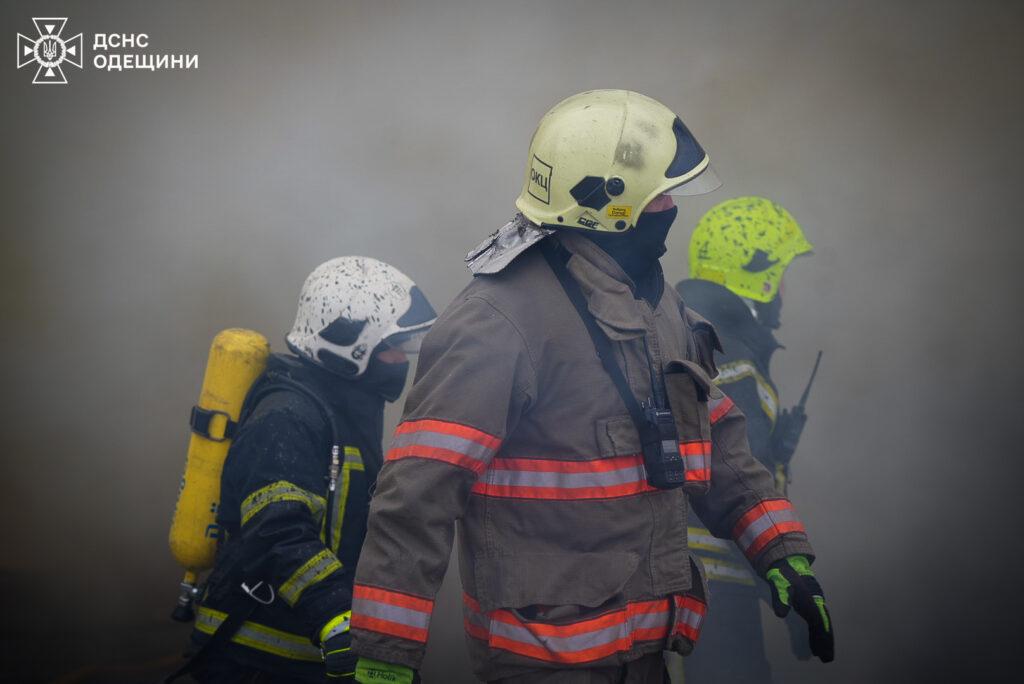 Масштабна пожежа на околиці Одеси: вогонь гасили понад 60 рятувальників