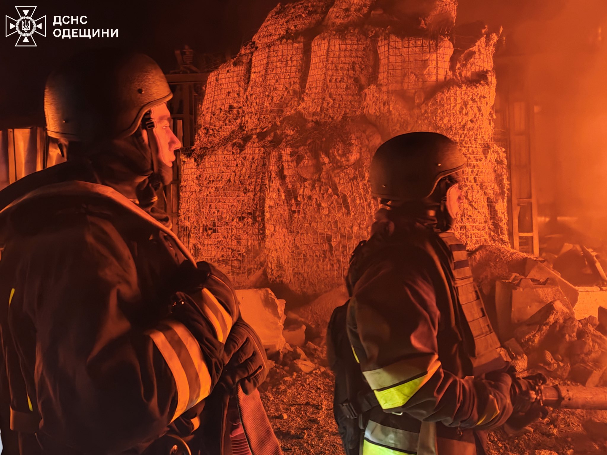 Через атаку РФ по півдню Одещини на обʼєкті енергетичної інфраструктури виникла пожежа
