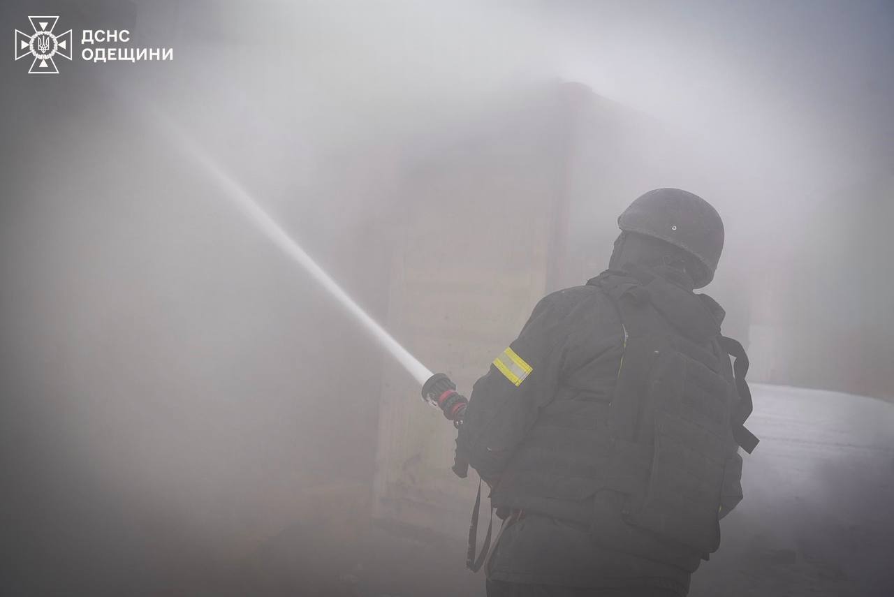 РФ балістикою атакувала портову інфраструктуру Одеського району – постраждав член екіпажу вантажного судна (оновлено)