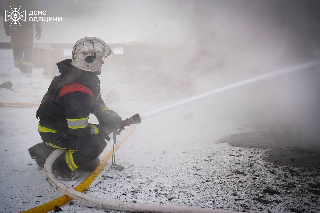 РФ балістикою атакувала портову інфраструктуру Одеського району – постраждав член екіпажу вантажного судна (оновлено)