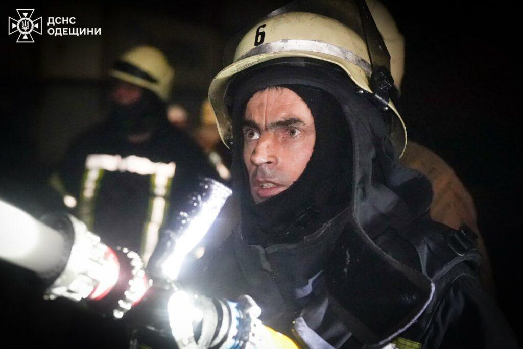 Обличчя відваги: як працюють одеські рятувальники під загрозою повторних ударів