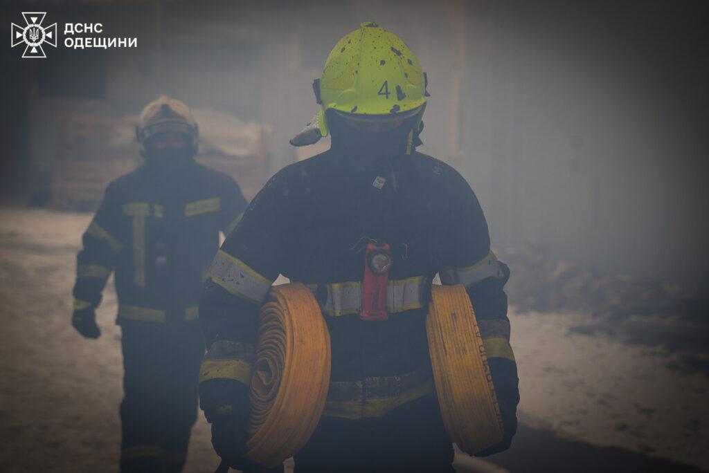 Масштабна пожежа на околиці Одеси: вогонь гасили понад 60 рятувальників