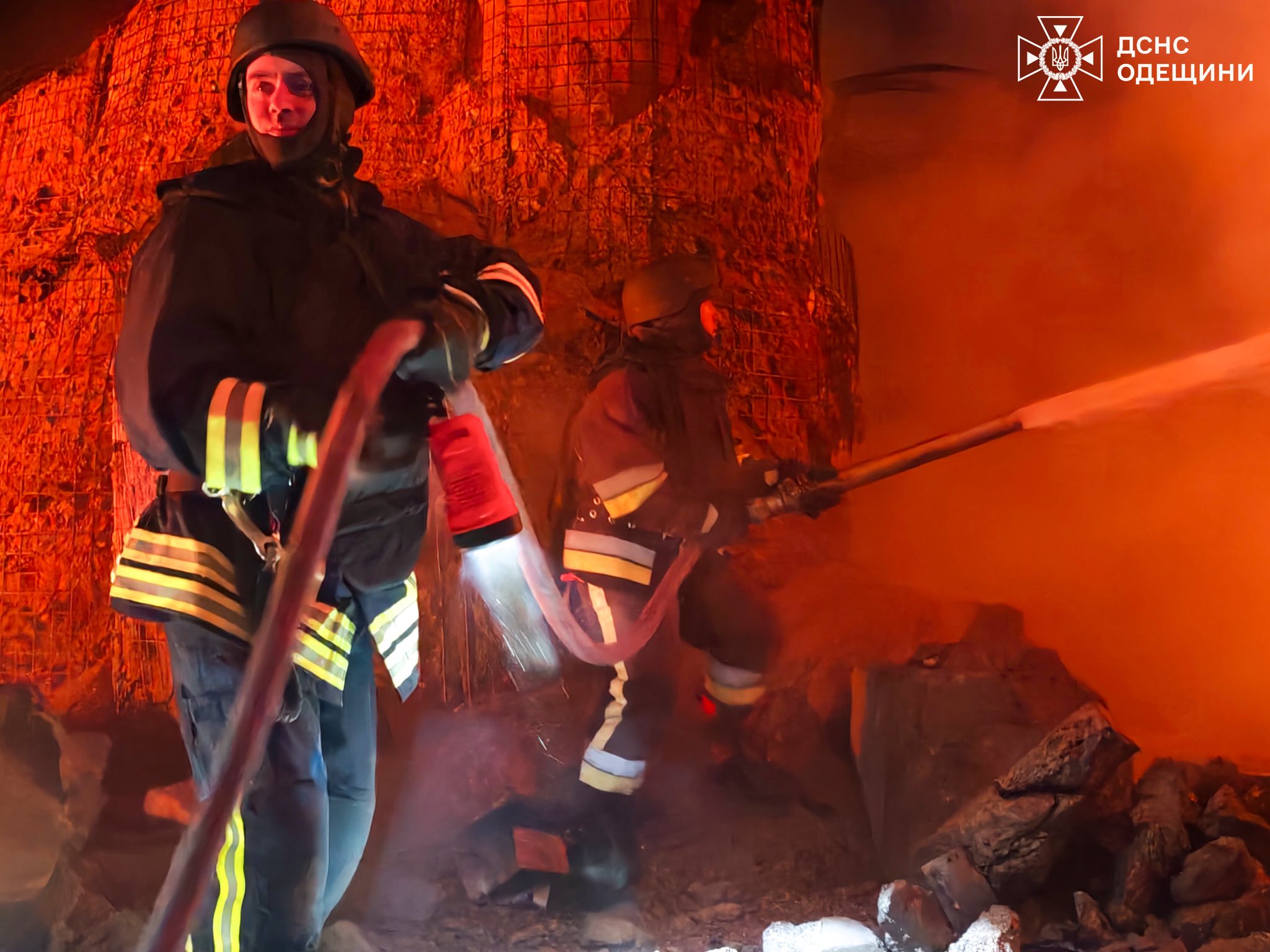 Через атаку РФ по півдню Одещини на обʼєкті енергетичної інфраструктури виникла пожежа