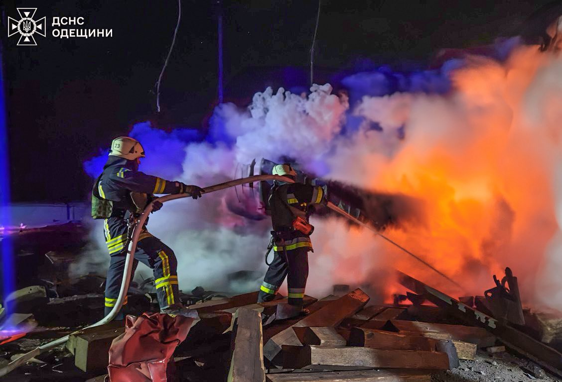 Через атаку РФ по півдню Одещини на обʼєкті енергетичної інфраструктури виникла пожежа