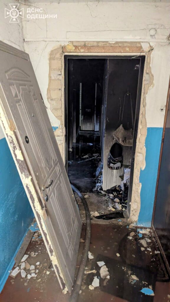 Наслідки ранкової атаки на Одещину: ДСНС показали кадри ліквідації пожеж