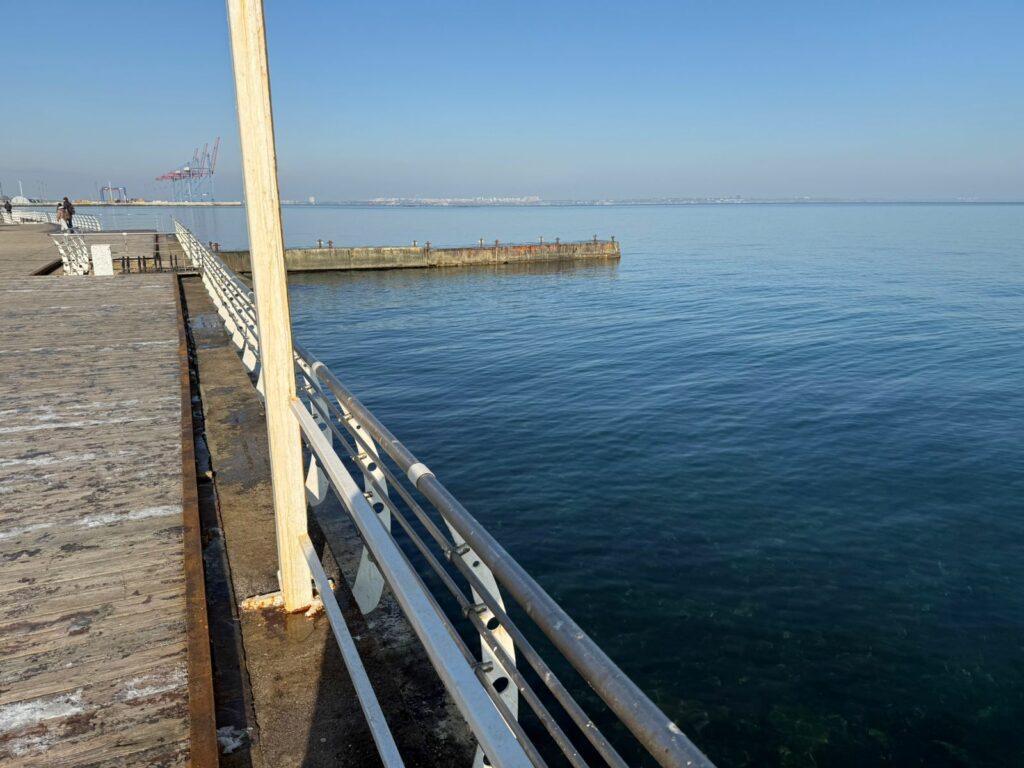 Стан моря в Одесі після ворожих атак: екологи перевірили пляжі на наявність олії