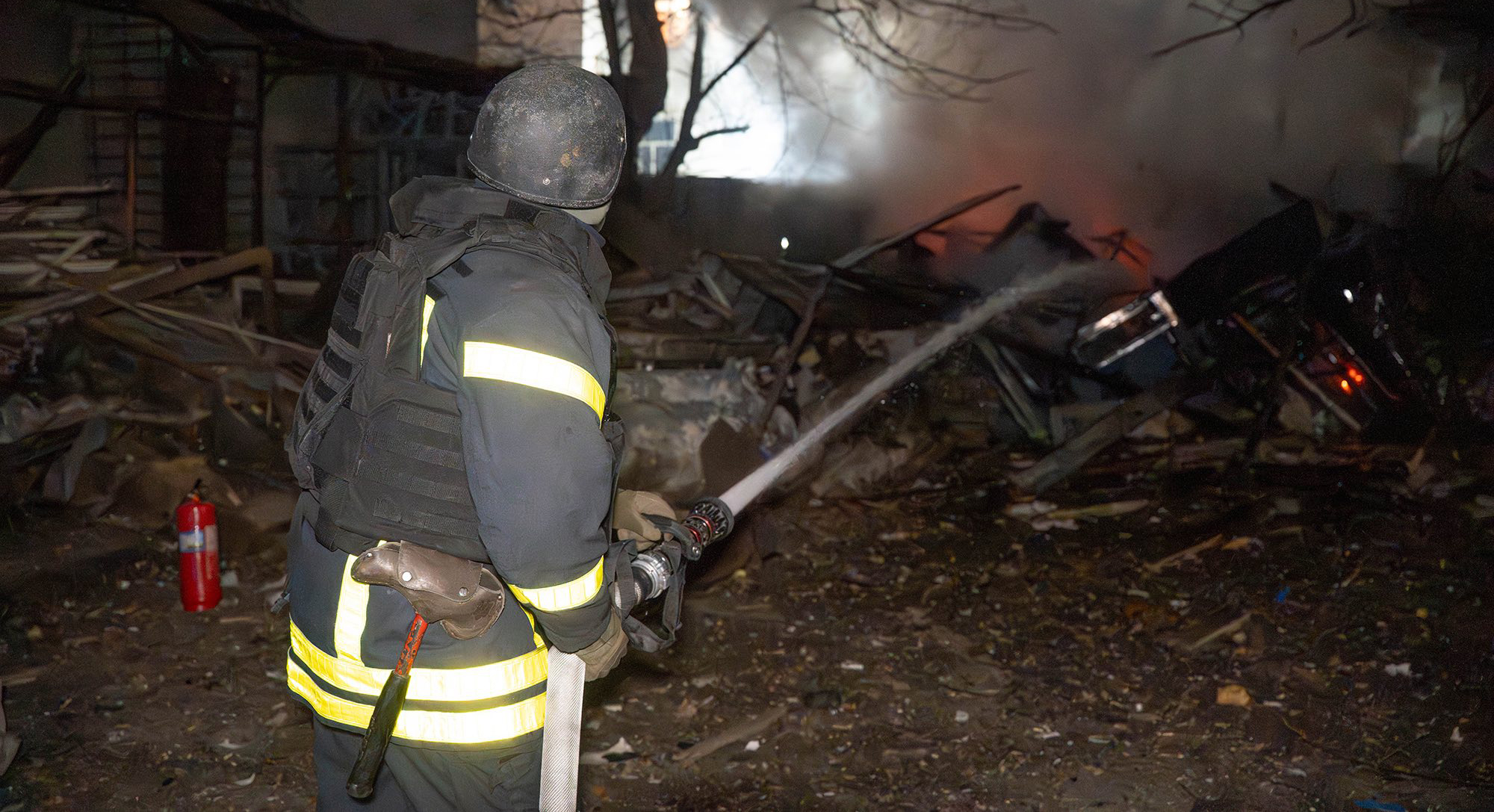 Рятувальники показали фото і відео пожеж в Одесі після «прильотів» Рятувальники показали фото і відео пожеж в Одесі після «прильотів»