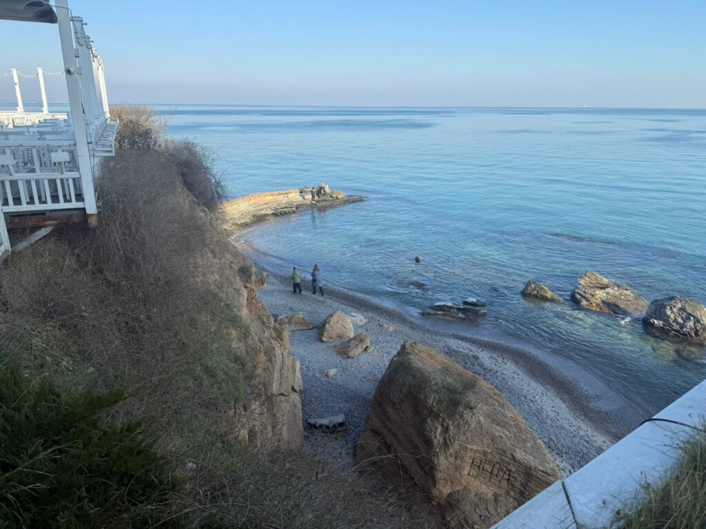 Стан моря в Одесі після ворожих атак: екологи перевірили пляжі на наявність олії