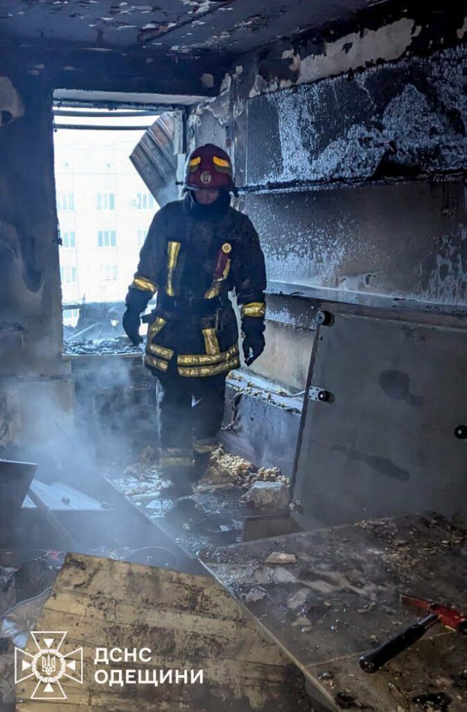 Наслідки ранкової атаки на Одещину: ДСНС показали кадри ліквідації пожеж
