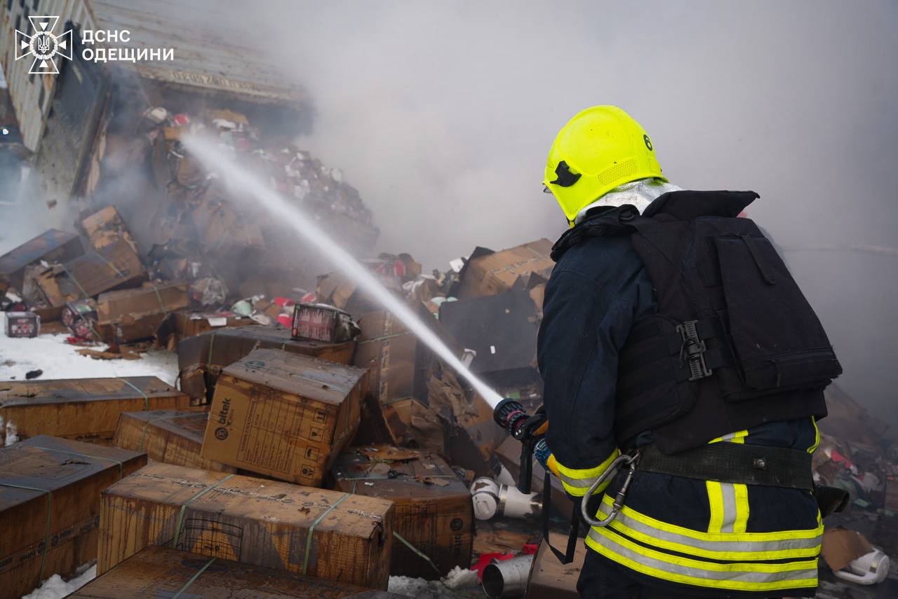 РФ балістикою атакувала портову інфраструктуру Одеського району – постраждав член екіпажу вантажного судна (оновлено)