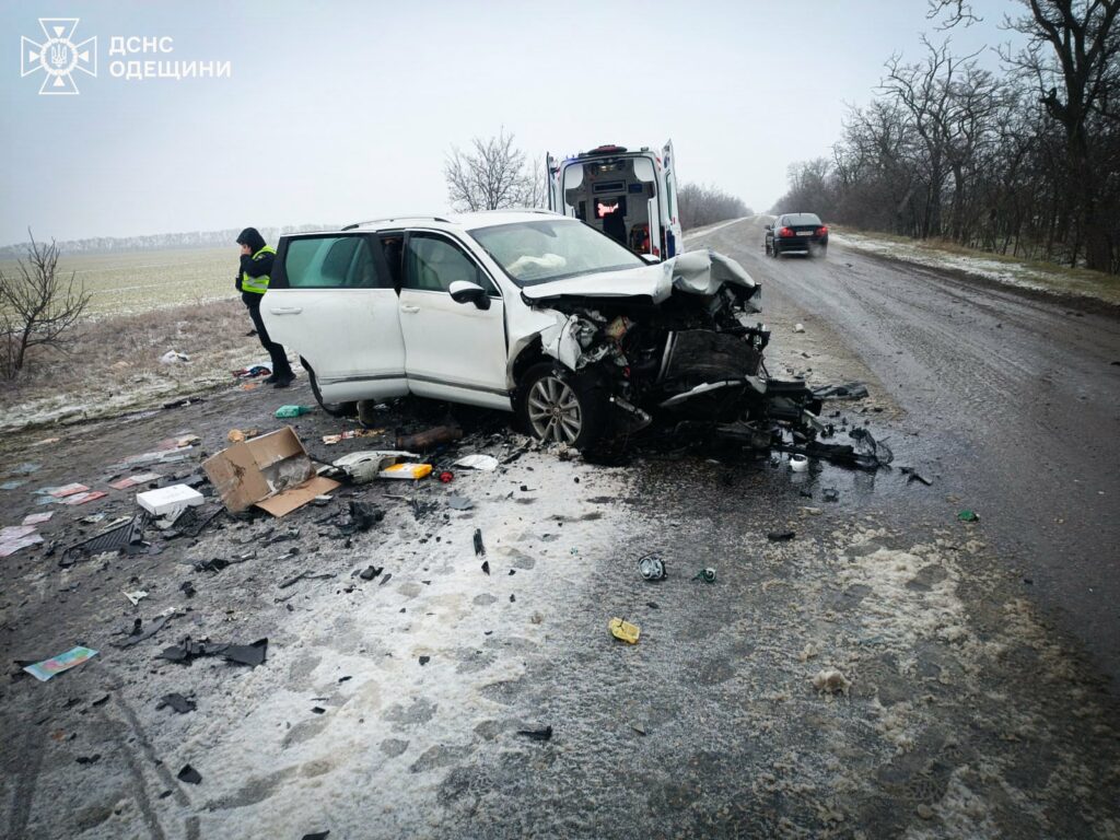 Рятувальники деблокували водійку з понівеченого авто: подробиці ДТП на трасі Одеса–Рені Спасатели деблокировали водителя из искореженного авто: подробности ДТП на трассе Одесса–Рени