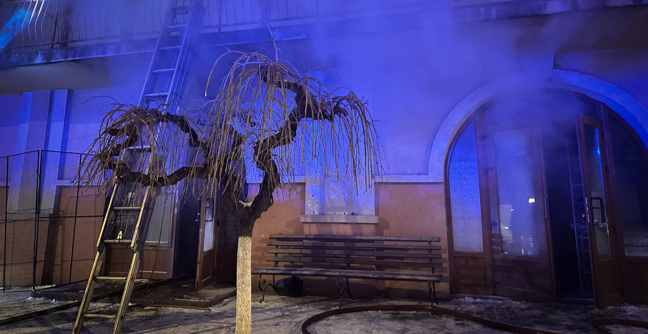 В Одессе выгорел торговый павильон на улице Конной В Одессе выгорел торговый павильон на улице Конной