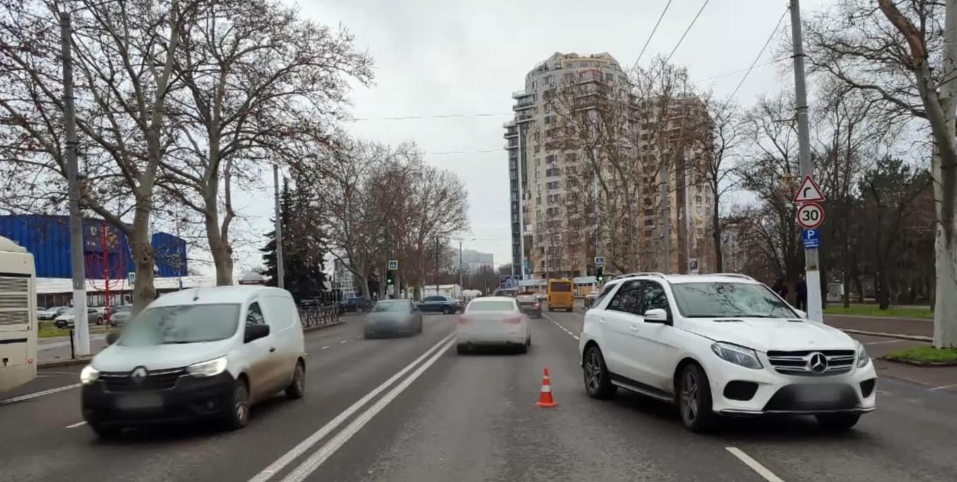 У Приморському районі Одеси Mercedes збив пішохода на проспекті Шевченка