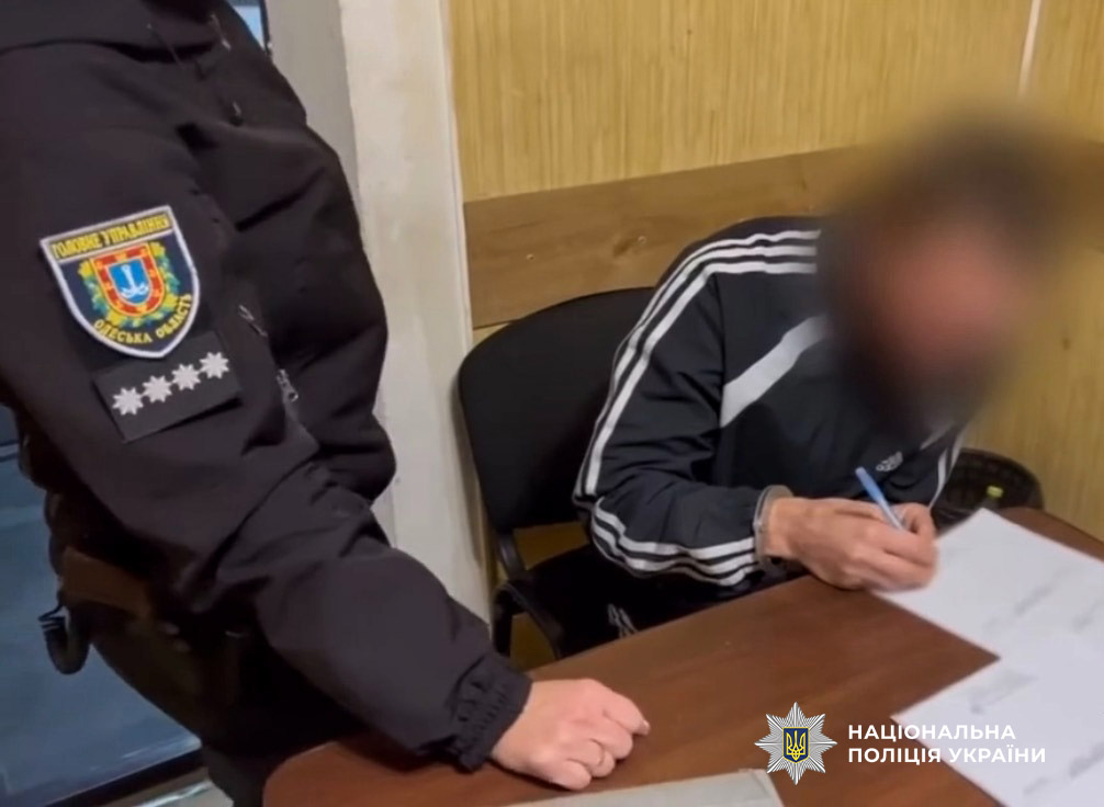 Погрожував продавчині пістолетом: одесита засудили за збройне пограбування крамниці Угрожал продавщице пистолетом: одессита осудили за вооруженное ограбление магазина