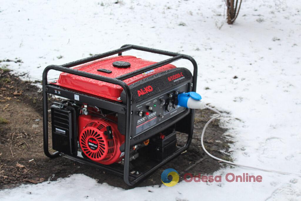 Зимовий день в Одесі: симфонія генераторів, засніжені вулиці та останні святкові ялинки