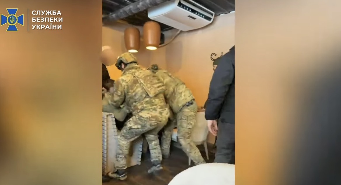 У Києві СБУ затримала білоруську шпигунку, яка намагалася «інтегруватися» до ГУР МО України