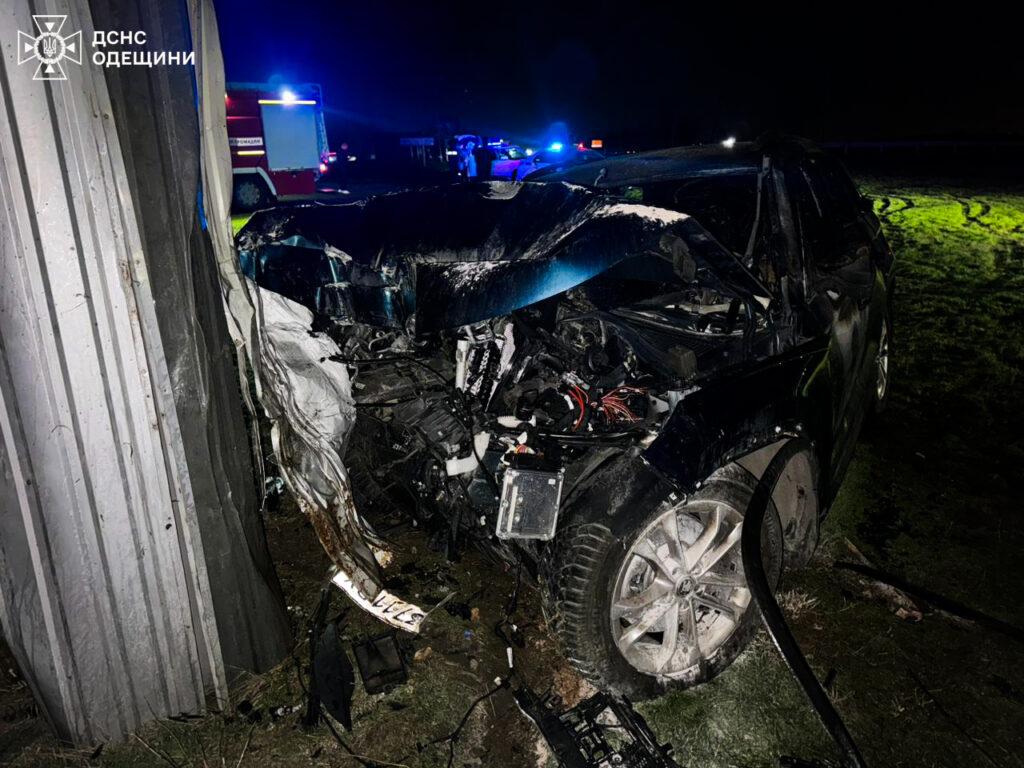 Троє людей загинули у палаючому авто на Одещині