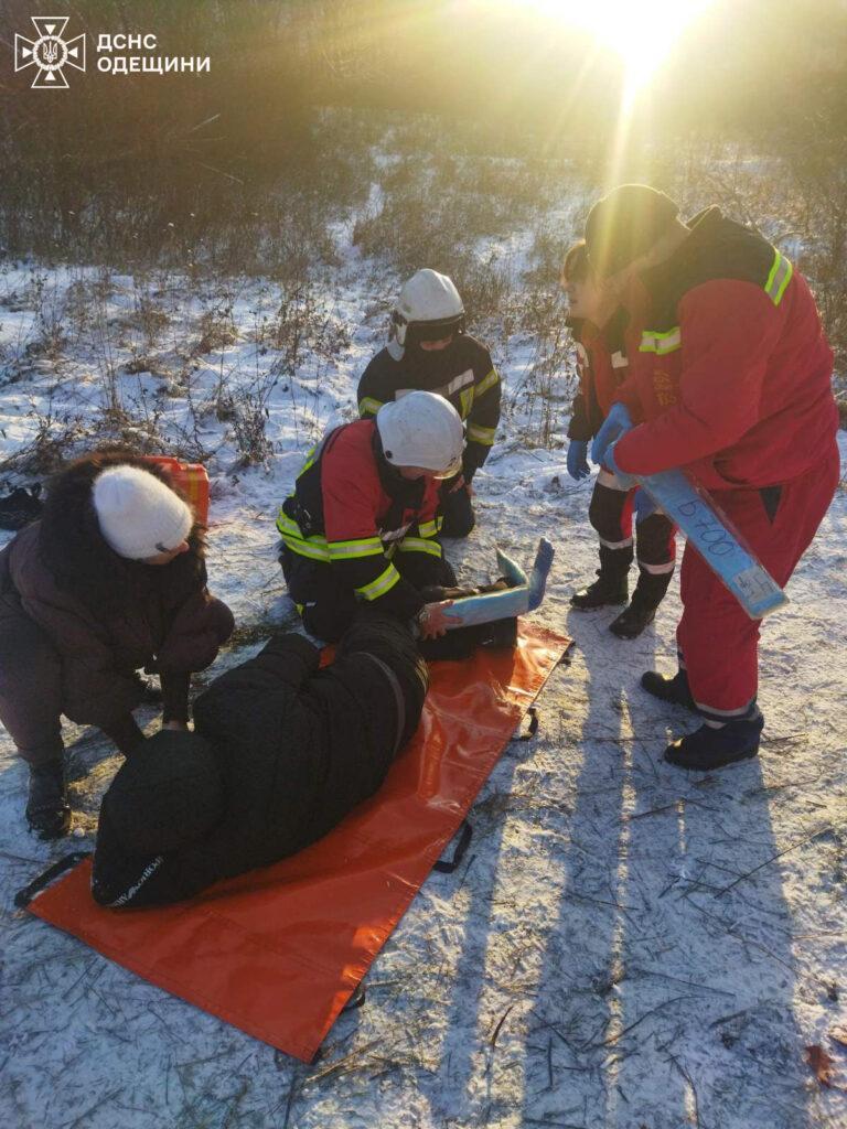 Снежная ловушка: в Одесской области спасали подростка, к которому не смогла доехать скорая