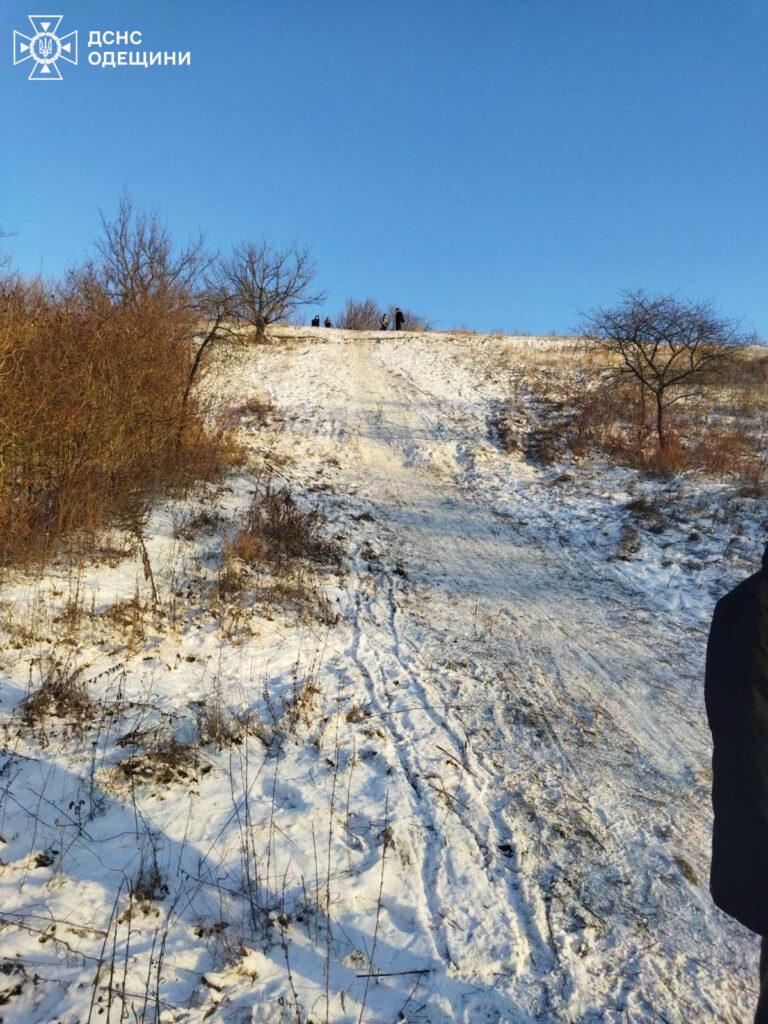 Снежная ловушка: в Одесской области спасали подростка, к которому не смогла доехать скорая