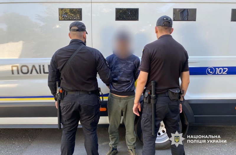 Ударив чоловіка ножем у серце: одеський суд відправив вбивцю за ґрати на сім років Ударив чоловіка ножем у серце: одеський суд відправив вбивцю за ґрати на сім років